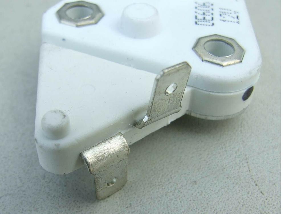 REGLER DELCO EUR OPEL KADET 12V KRIVI IZLAZI